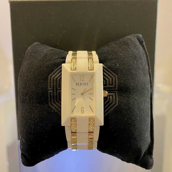 ✨ VERSACE Versus ✨ white and gold watch. Like new. - Picture 2 of 4